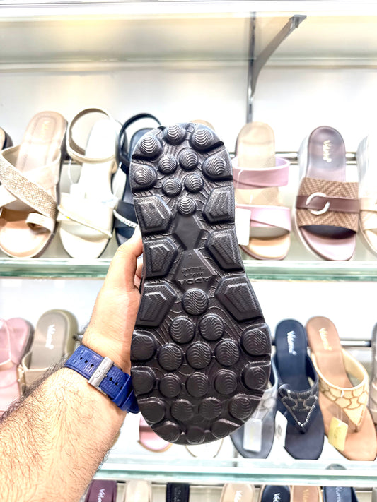 ADDA V SHAPE BLACK