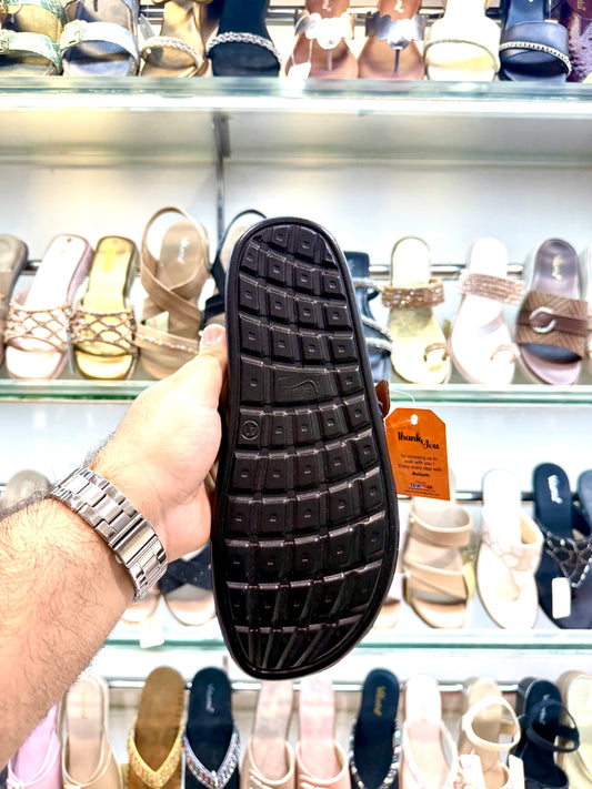AVIUM CREAM/TAN FINGER MODEL