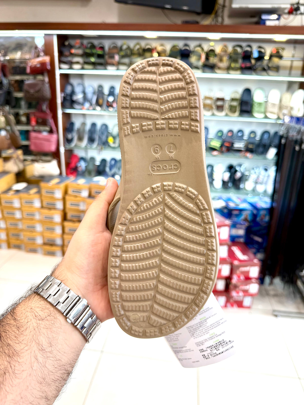 CROCS V SHAPE BROWN