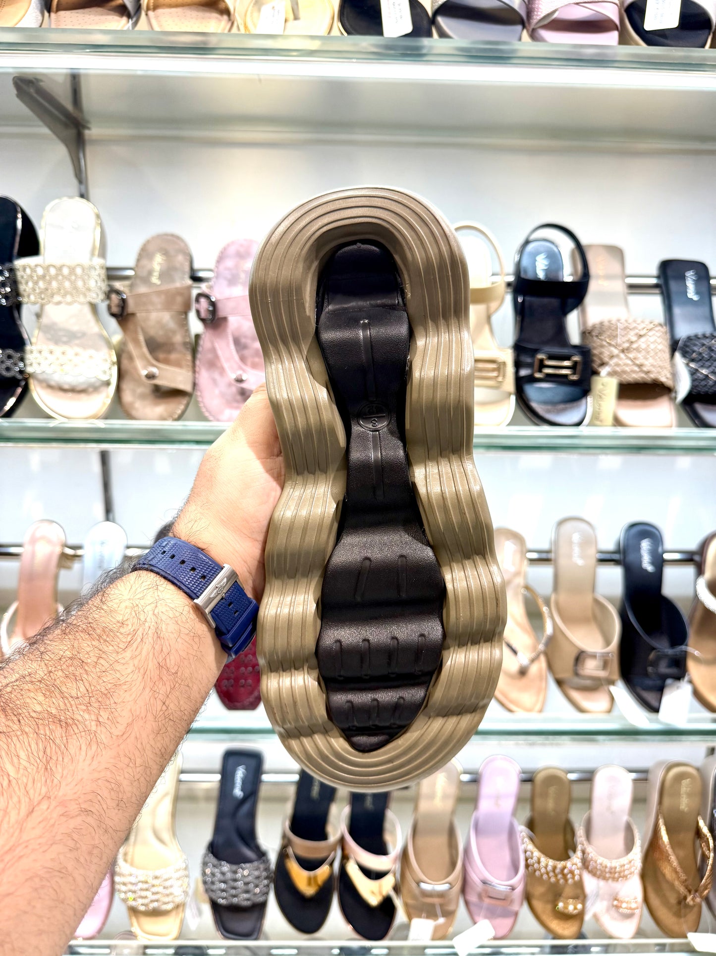 COLUMBUS V SHAPE BLACK