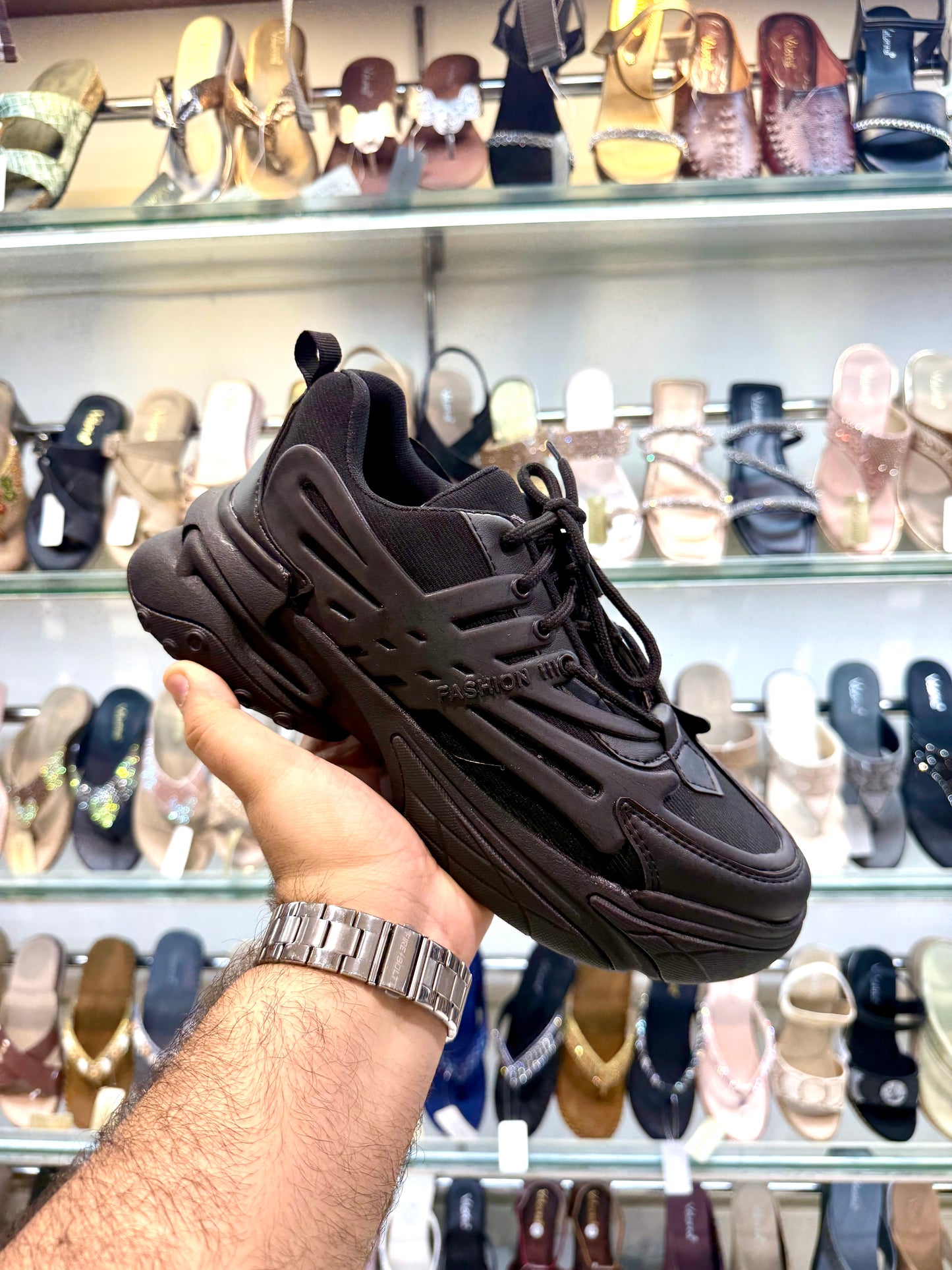 FULL BLACK SNEAKERS