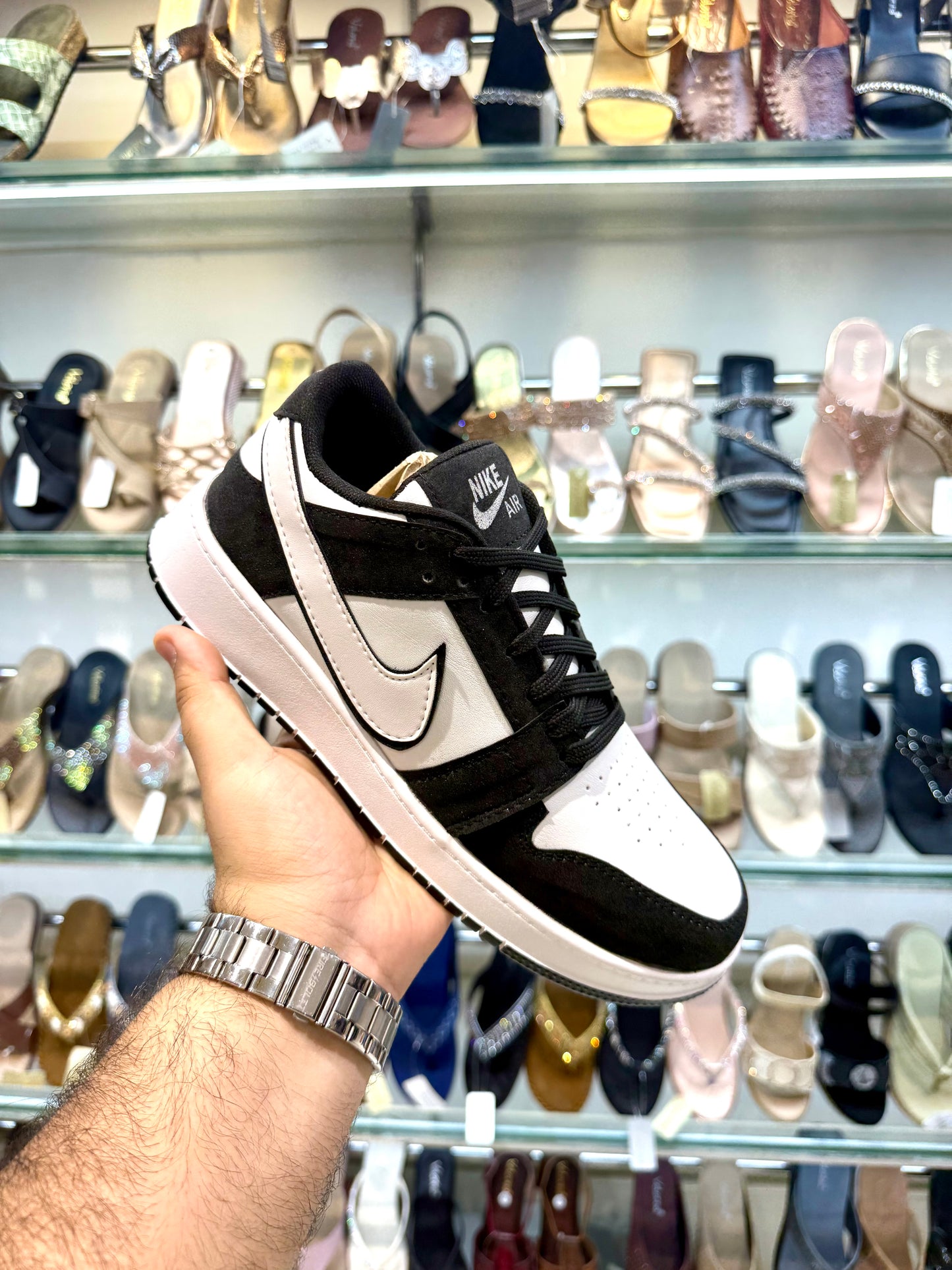 WHITE SNEAKERS N