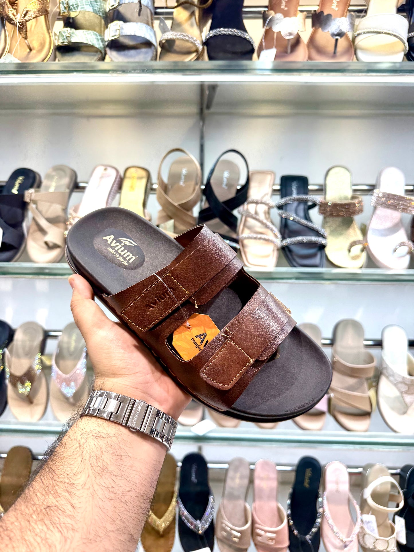 AVIUM BLACK/TAN DOUBLE STRAP WITH FINGER