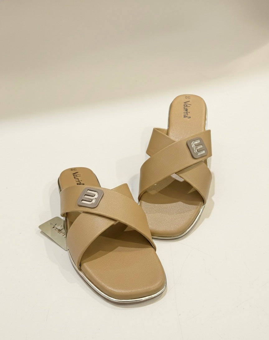 VELORINA X MODEL CREAM