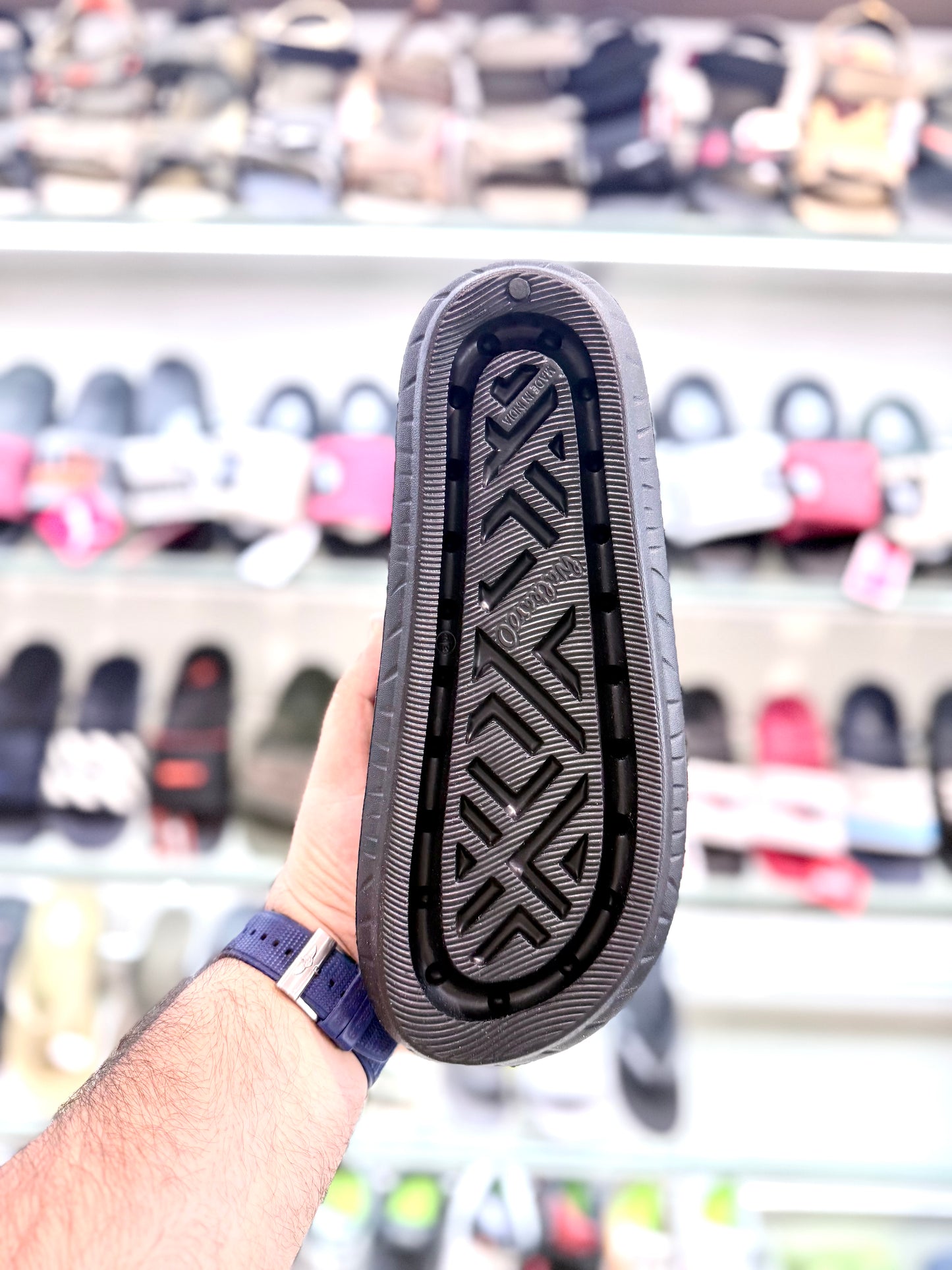 WALKAROO BLACK FLIPFLOPZ